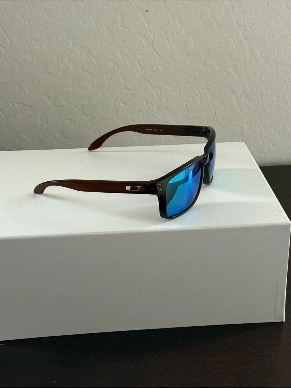 NWOT Men’s Oakley Holbrook Sunglasses Brown Frame Blue/Green Lenses - 009244-05